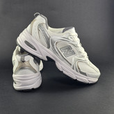 سفید- نقره ای