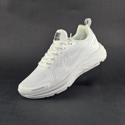 سفید- نقره ای